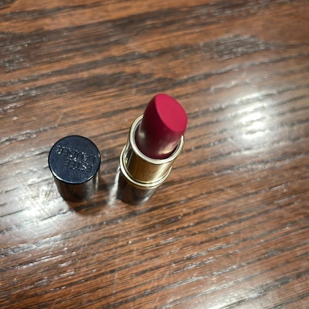 Estée Lauder  lip stick 220 - unattainable